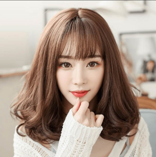 Tóc xoăn ngang vai mái thưa