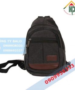 Mặt trước may túi đeo chéo canvas